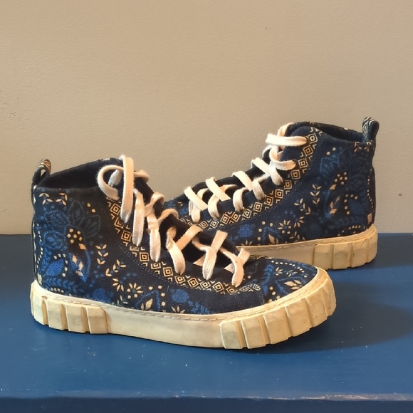 FARM Rio Shoes - Farm Rio Blue Patterned High-Top Sneakers Size 8.5